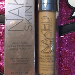 UD Naked Skin Liquid Makeup in 4.0